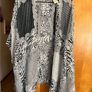 Black and Gray Patterned Kimono